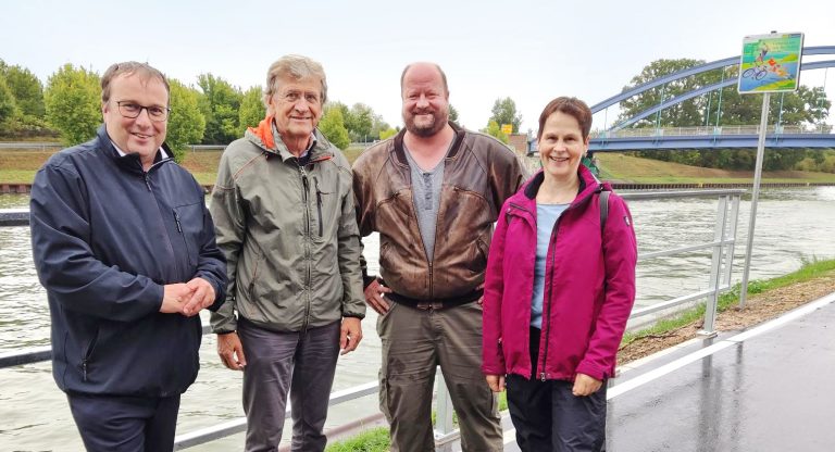 GRÜNE Hiltrup mit Landesverkehrsminister Oliver Krischer bei der Einweihung der Kanalpromenade.