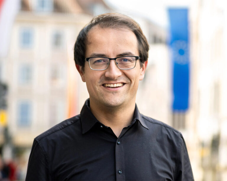 Robin Korte MdL auf dem Wochenmarkt Hiltrup
